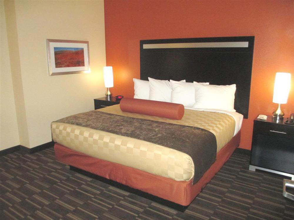 Wyndham Garden Lancaster Ca Hotel Room photo