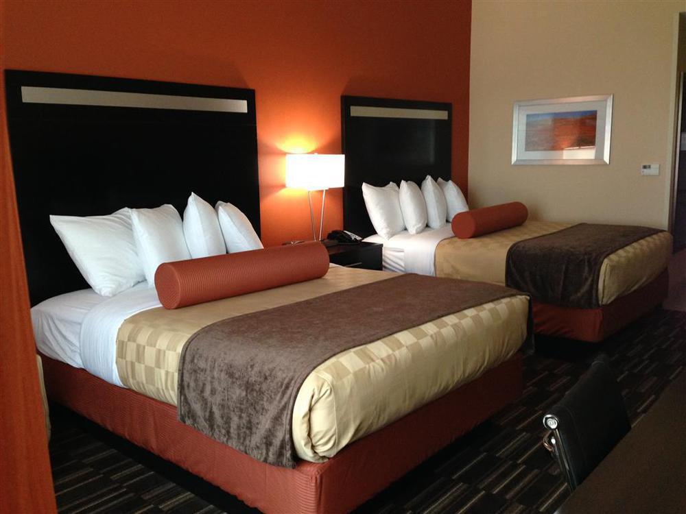 Wyndham Garden Lancaster Ca Hotel Room photo