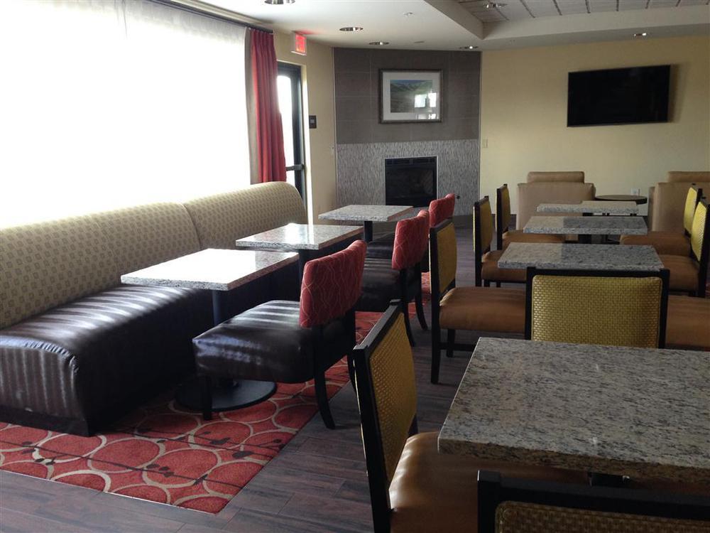 Wyndham Garden Lancaster Ca Hotel Restaurant photo