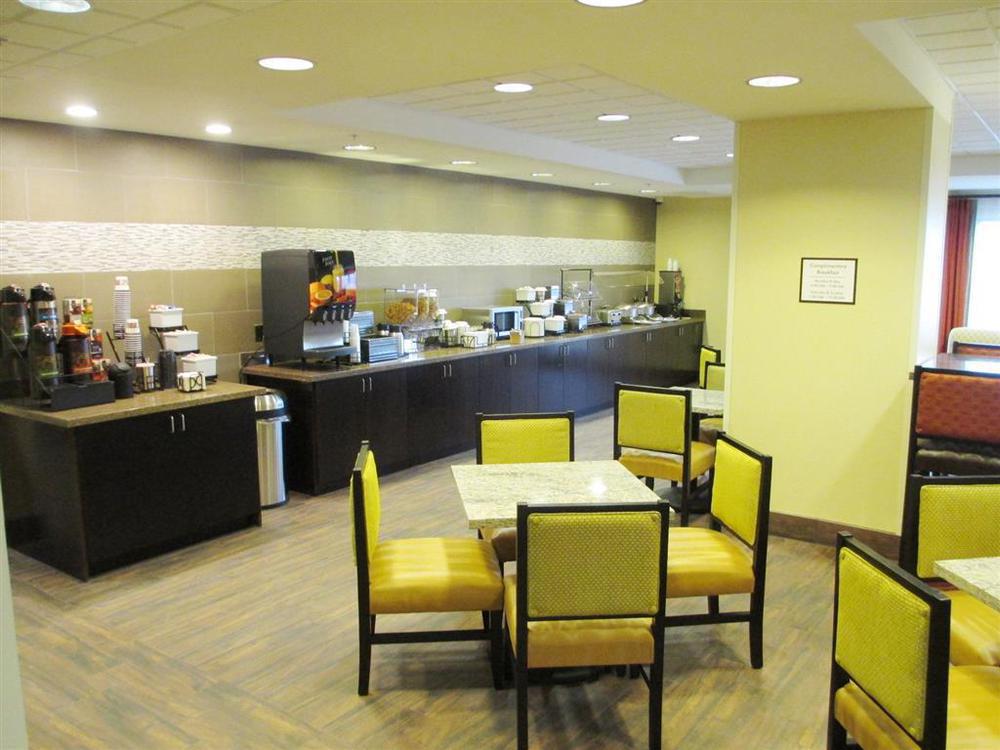 Wyndham Garden Lancaster Ca Hotel Restaurant photo