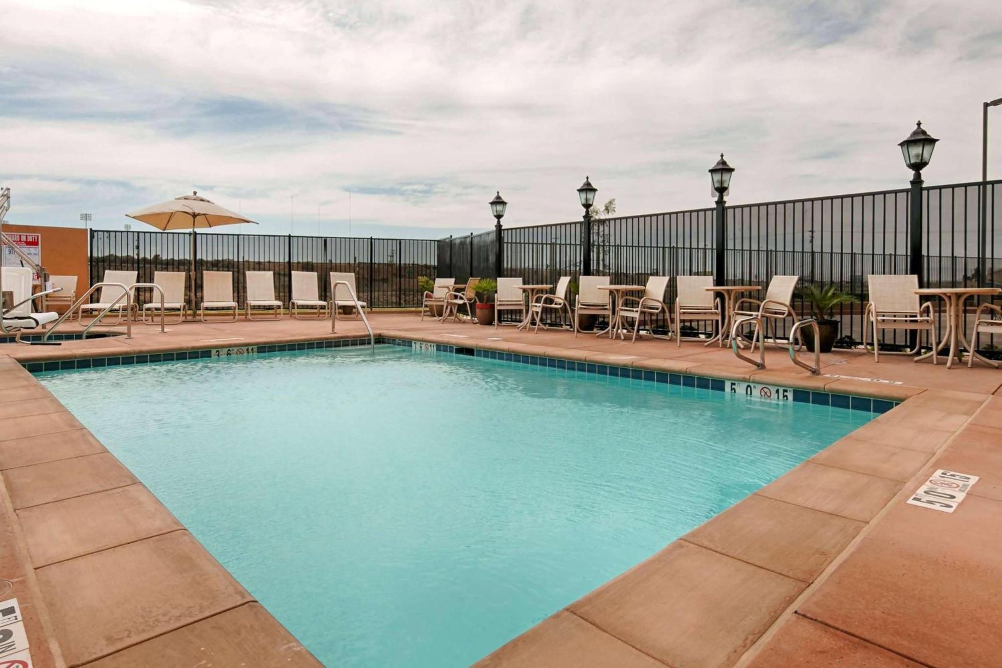 Wyndham Garden Lancaster Ca Hotel Exterior photo