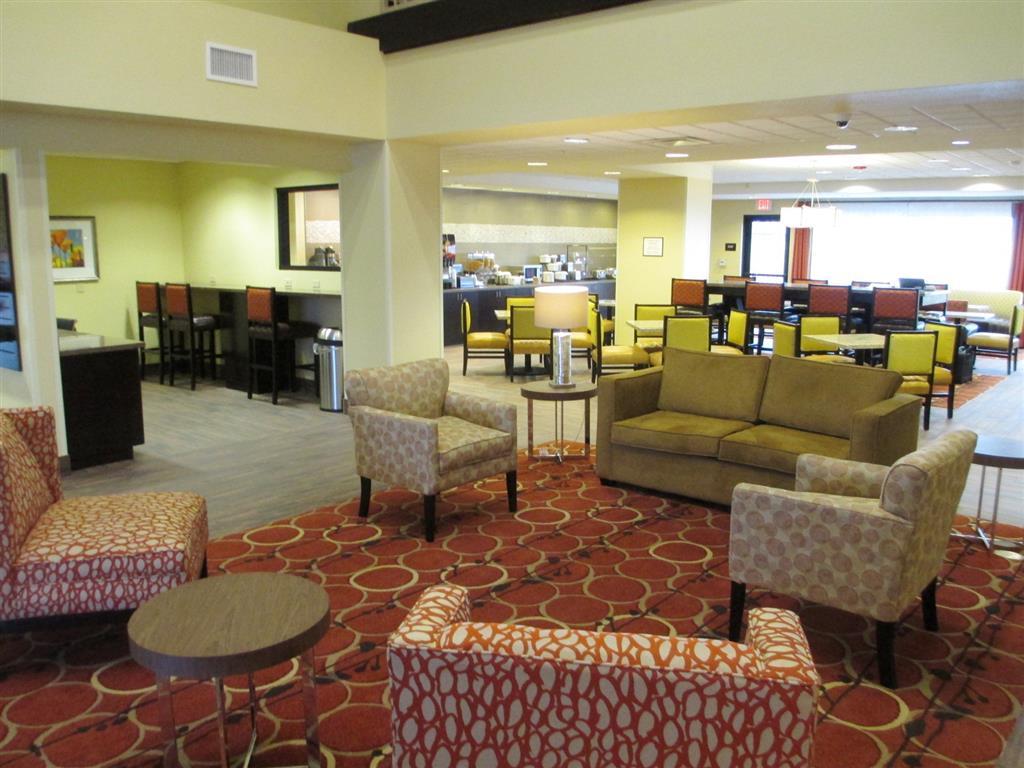 Wyndham Garden Lancaster Ca Hotel Restaurant photo